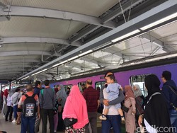 Diskon Masih Berlaku di Libur Hari Buruh, MRT Dipadati Warga