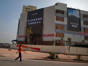 Pabrik iPhone di China Dibuka Kembali