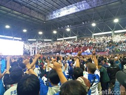 Orasi di May Day, Said Iqbal Ajak Buruh Salam 2 Jari