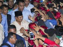 Di Depan Massa Buruh, Prabowo Kritik Elite Kaya di RI