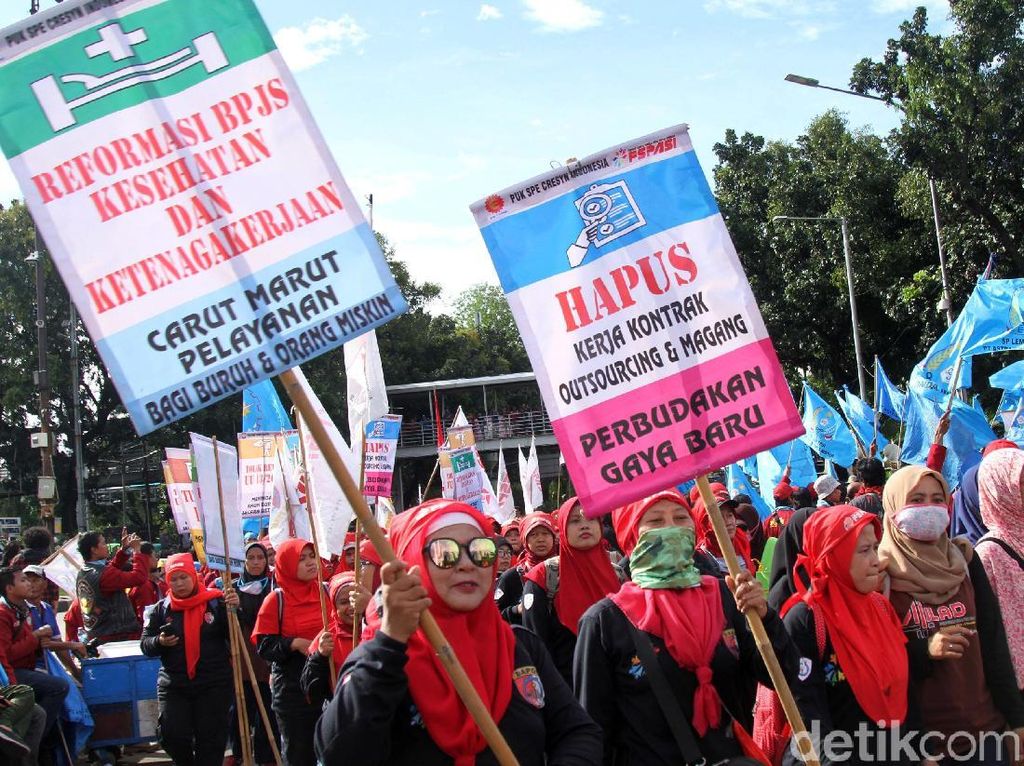 Buruh Desak Pemerintah Segera Revisi Aturan Upah Buruh Desak Pemerintah Segera Revisi Aturan Upah