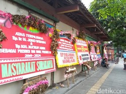 Karangan Bunga Ucapan Selamat Sambut Jokowi di Solo