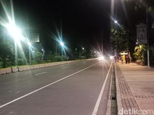 Kawat Berduri Dibuka, Lalin di Silang Monas Normal