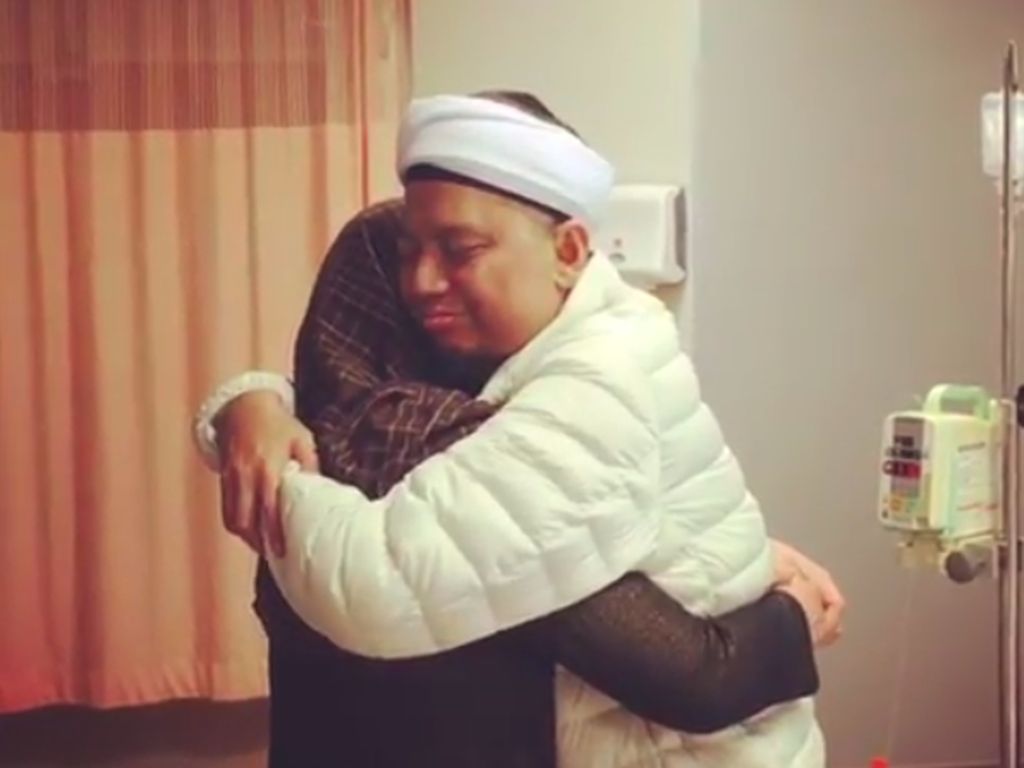 Istri Menangis Dengar Wasiat Kematian, Ustaz Arifin Ilham Langsung Peluk Istri Menangis Dengar Wasiat Kematian, Ustaz Arifin Ilham Langsung Peluk