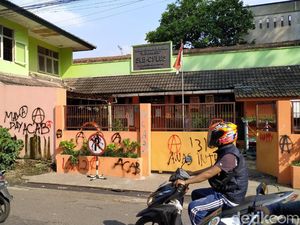 Ridwan Kamil Sesalkan Aksi Vandalisme Saat May Day di Bandung Ridwan Kamil Sesalkan Aksi Vandalisme Saat May Day di Bandung