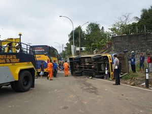 Detik-detik Tergulingnya Bus Rombongan Anak SD di Jalur Puncak