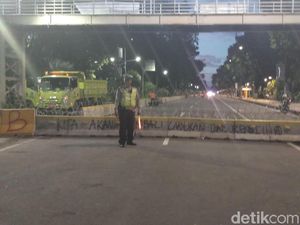 Massa Buruh Bubar, Kawat Berduri di Jalan Medan Merdeka Belum Dibuka