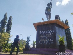 Aksi Vandalisme May Day is Come Kotori Tugu Atlet di Ciamis