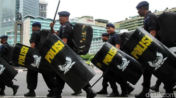 Ada Peringatan Hari Buruh, KPU Dijaga Ketat