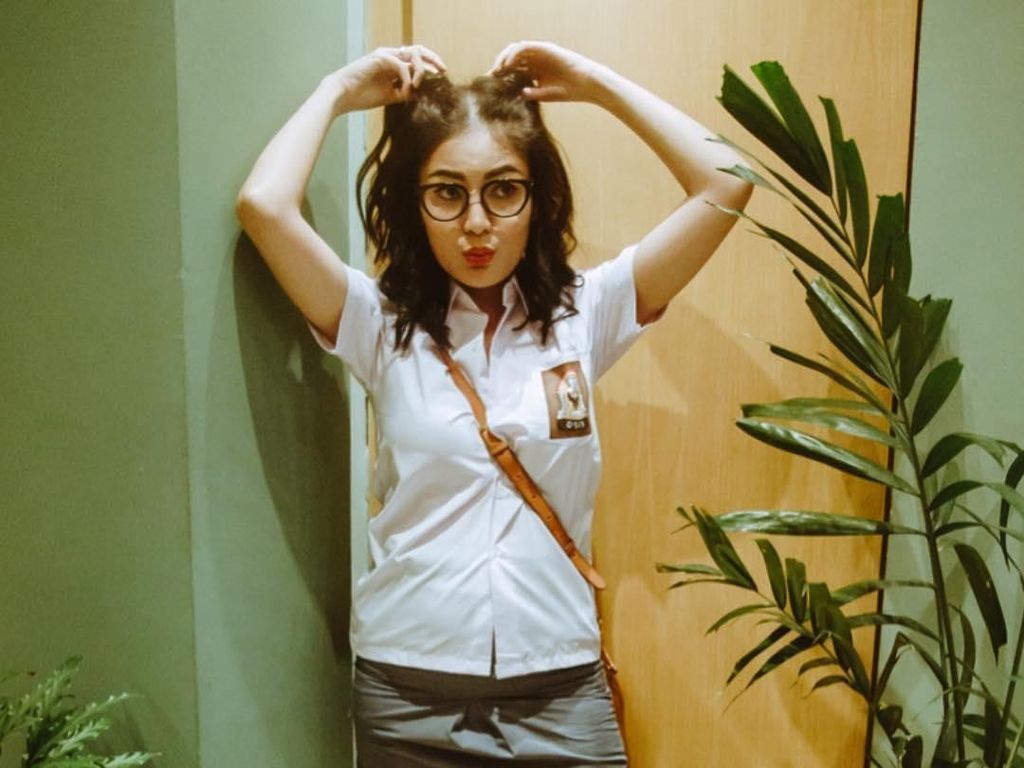 Bergaya Jadi Anak SMA, Nindy Kena Nyinyir Netizen karena Rok Mini Bergaya Jadi Anak SMA, Nindy Kena Nyinyir Netizen karena Rok Mini
