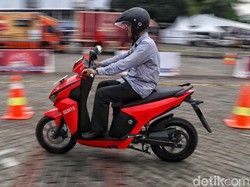 Ngegas Motor Listrik Gesits, Tarikannya Edun