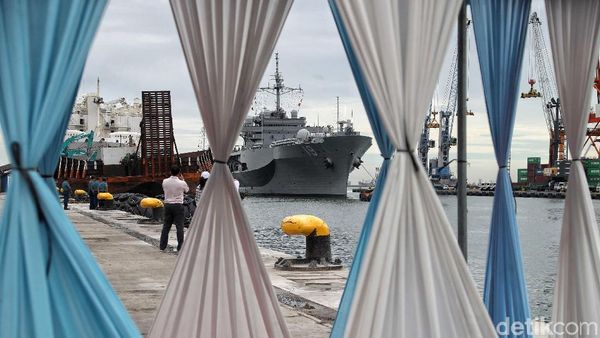 Kapal Angkatan Laut AS Merapat ke Tanjung Priok