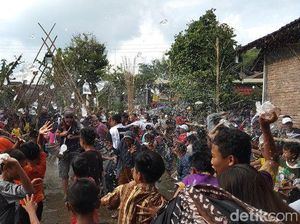Meriahnya Bajong Banyu, Perang Air Jelang Puasa di Magelang Meriahnya Bajong Banyu, Perang Air Jelang Puasa di Magelang