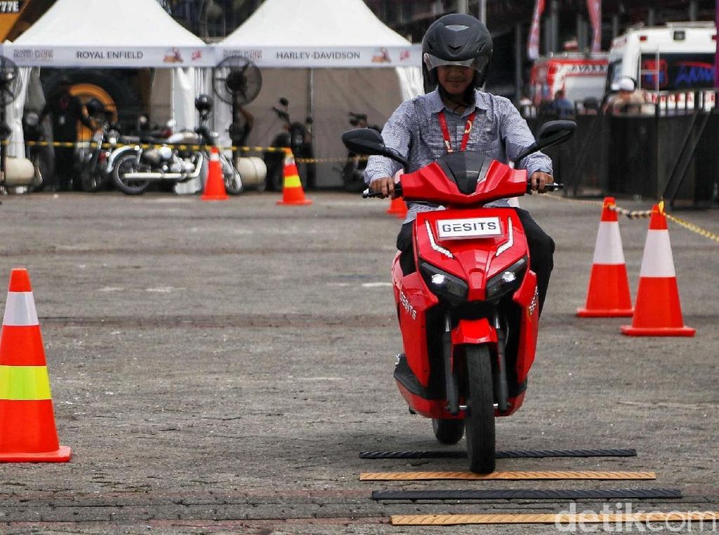 Gesits Kuat Nanjak Sampai 15 Derajat Gesits Kuat Nanjak Sampai 15 Derajat