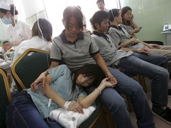 Ironis, Harga iPhone Selangit tapi Pabriknya Penuh Penyakit