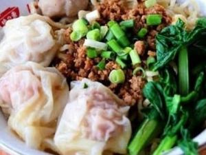 Dingin Berangin, Pagi Ini Paling Mantap Makan Mie Pangsit