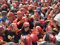 Gubernur Khofifah Sepakati Tuntutan Buruh di Peringatan May Day