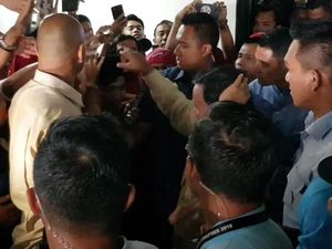 Saat May Day, Mimpi Dedi Dapat Peci Prabowo Jadi Kenyataan