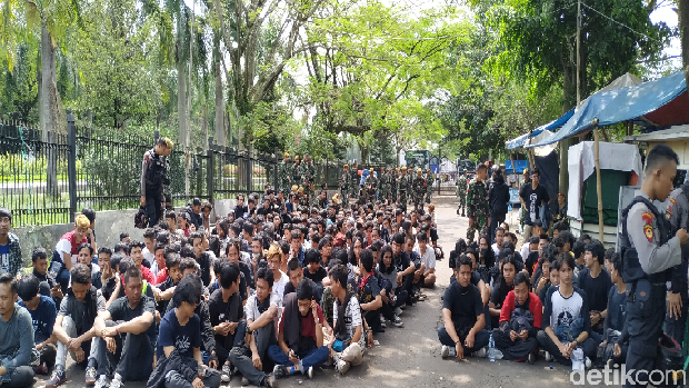Siapakah Kelompok Anarcho Syndicalism Yang Membuat Rusuh May Day 2019 ? Siapakah Kelompok Anarcho Syndicalism Yang Membuat Rusuh May Day 2019 ?
