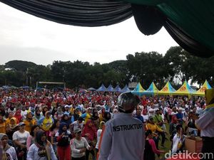 Rayakan May Day, Ribuan Buruh Garut Senam Bareng Wakil Bupati