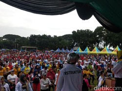 Rayakan May Day, Ribuan Buruh Garut Senam Bareng Wakil Bupati