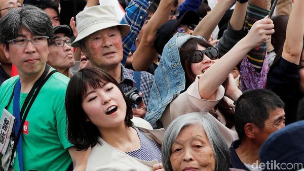 Warga Jepang Sambut Bahagia Kaisar Baru