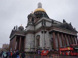 Gereja di Rusia yang Berlapis Perunggu dan Permata