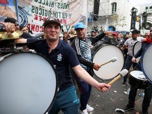 Serikat Buruh di Argentina Mogok Kerja Tolak Kenaikan Pajak