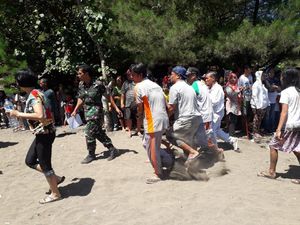 Tidak Indahkan Imbauan Petugas Pantai, Pria Ini Tewas Terseret Ombak