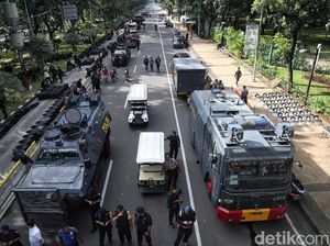 Suasana Pengamanan Aksi Hari Buruh di Patung Kuda