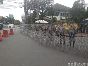 Ada Aksi Hari Buruh, Jalan Imam Bonjol Depan KPU Ditutup Ada Aksi Hari Buruh, Jalan Imam Bonjol Depan KPU Ditutup