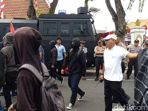 Lima Orang Anarko Ditangkap Saat Peringatan Hari Buruh di Surabaya