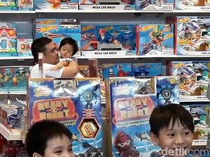 Sedah Mirah, Cucu Jokowi Juga Ikut Jalan-jalan ke Mal