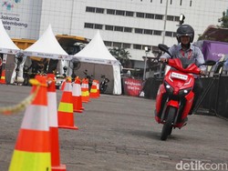 Di IIMS, Motor Listrik Gesits Sehari Dijajal 80-90 Orang