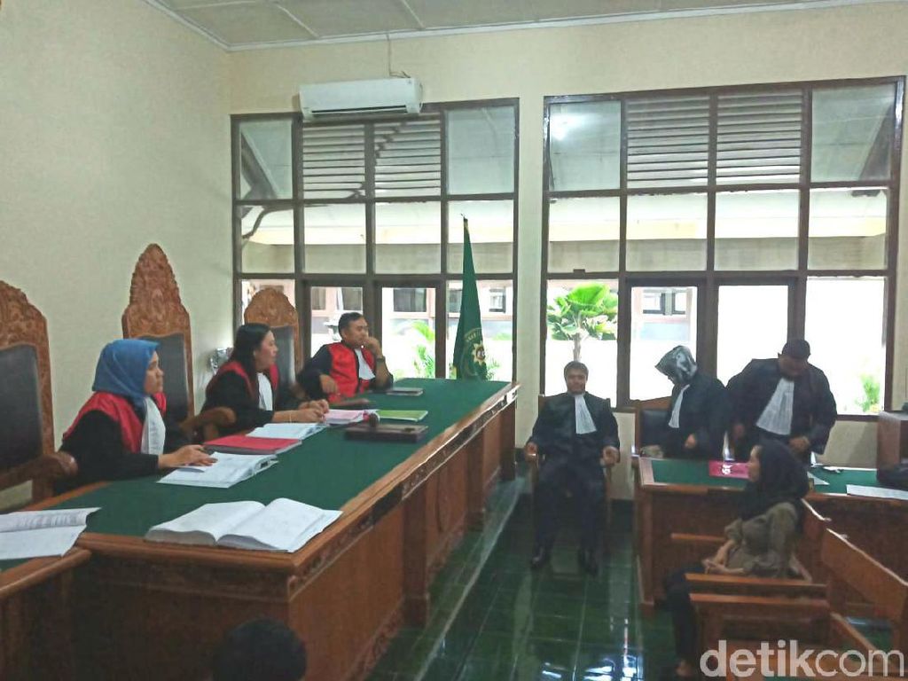 PN Sukoharjo Sidangkan Caleg Gerindra yang Kampanye di Masjid PN Sukoharjo Sidangkan Caleg Gerindra yang Kampanye di Masjid