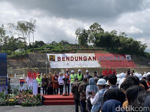 Resmikan Bendungan Gondang, Jokowi Sebut Hadiah untuk Karanganyar Resmikan Bendungan Gondang, Jokowi Sebut Hadiah untuk Karanganyar