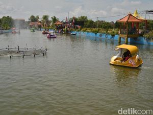 Foto: Serunya Sepeda Air Wiekes, Wahana Baru di Lamongan Foto: Serunya Sepeda Air Wiekes, Wahana Baru di Lamongan