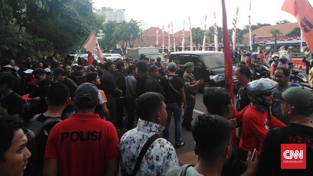 Cerita Korban Salah Tangkap saat Rusuh Massa Berbaju Hitam