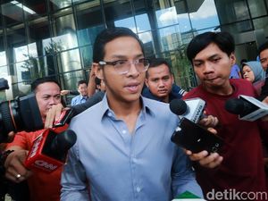 Putra Novanto Bungkam Usai Diperiksa KPK Terkait Kasus e-KTP Putra Novanto Bungkam Usai Diperiksa KPK Terkait Kasus e-KTP