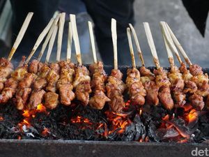 20 Sate Ayam dan Kambing Gerobakan Maknyus