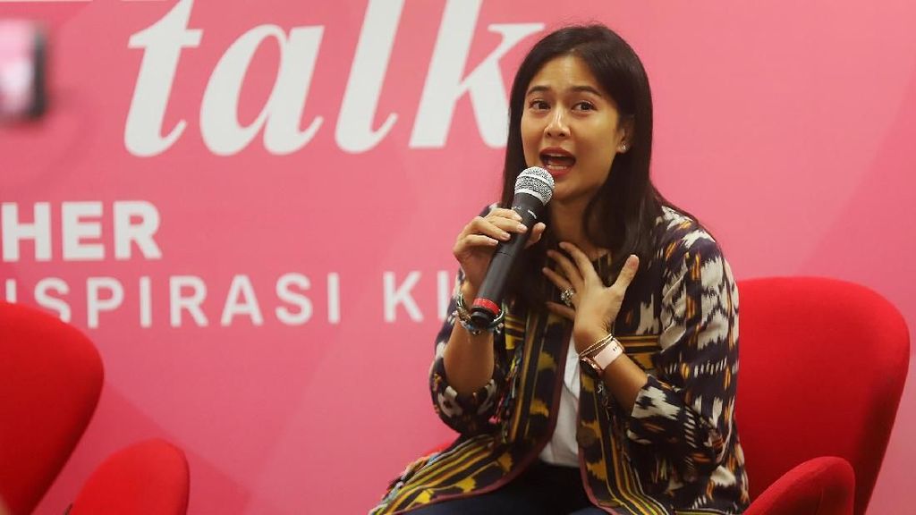 Dian Sastro Hadiri AIA With Her untuk Peringati Hari Kartini