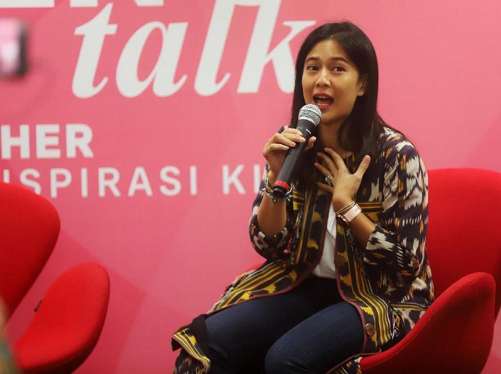 Dian Sastro Hadiri AIA With Her untuk Peringati Hari Kartini