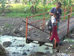 Ironi Hardiknas di Semarang: Gedung Sekolah dan Akses Jembatan Rusak
