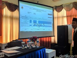 Rekap Suara KPU Lamongan, C1 Plano Dibuka Karena Ada Suara Tertukar