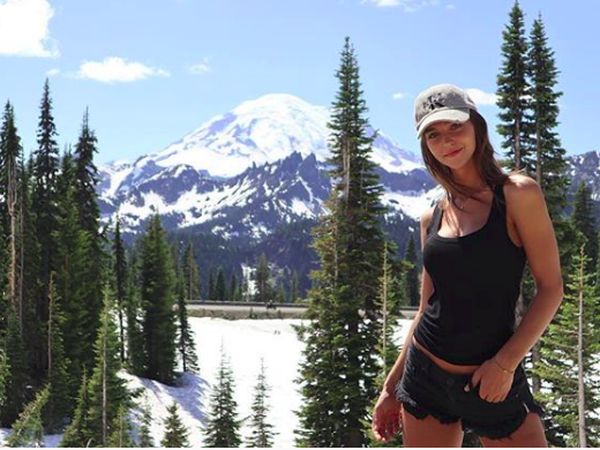 Kenalan Sama Rachel Cook, Model Playboy yang Suka Traveling