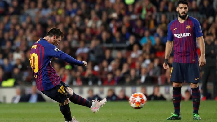 Gol tendangan bebas Lionel Messi jadi yang terbaik di Eropa musim lalu (REUTERS/Susana Vera)