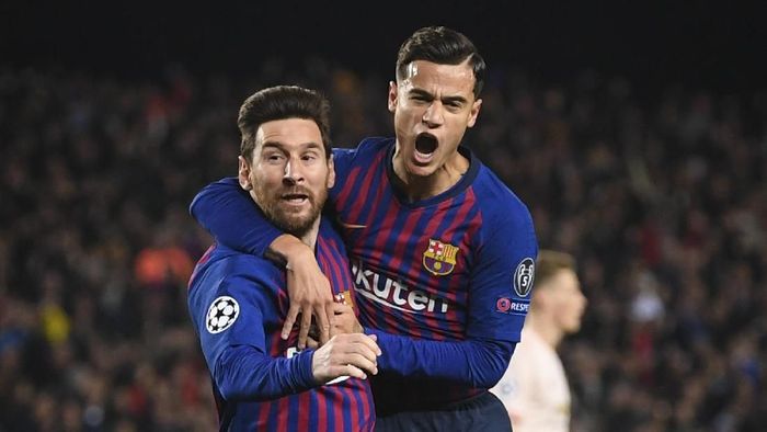 Lionel Messi membela Philippe Coutinho dari siulan fans Barcelona. (Foto: Michael Regan / Getty Images) Lionel Messi membela Philippe Coutinho dari siulan fans Barcelona. (Foto: Michael Regan / Getty Images)