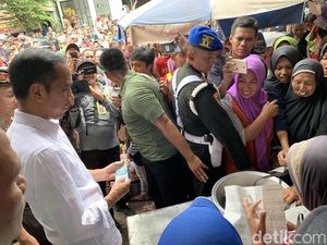 Sebelum Temui AHY di Istana, Jokowi Sempat Belanja Bandeng di Karanganyar
