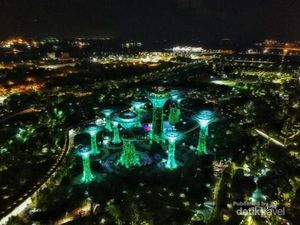 Menikmati Indah Malam Singapura dari Ketinggian Menikmati Indah Malam Singapura dari Ketinggian
