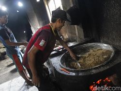 Begini Cara Wajit Cililin yang Lembut Legit Diproduksi